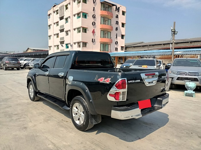 TOYOTA HILUX