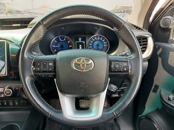 TOYOTA HILUX